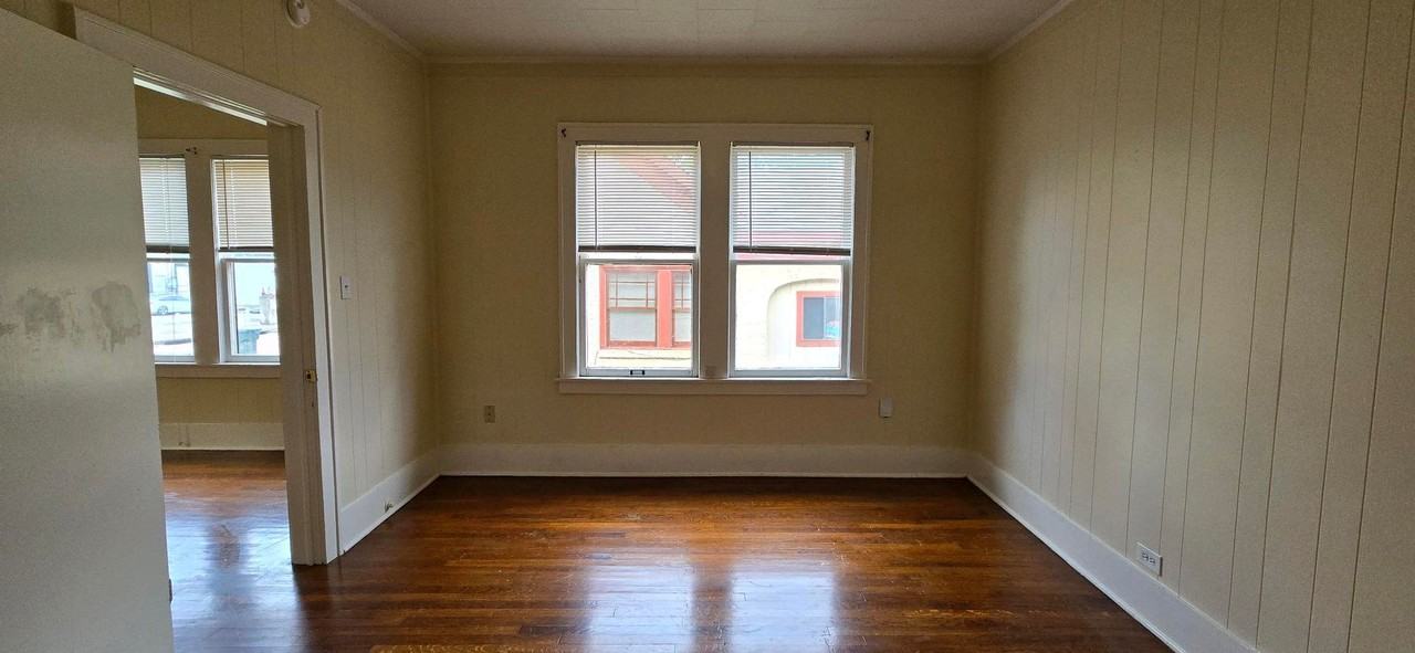 420 S Spring Ave - Photo 5 of 12