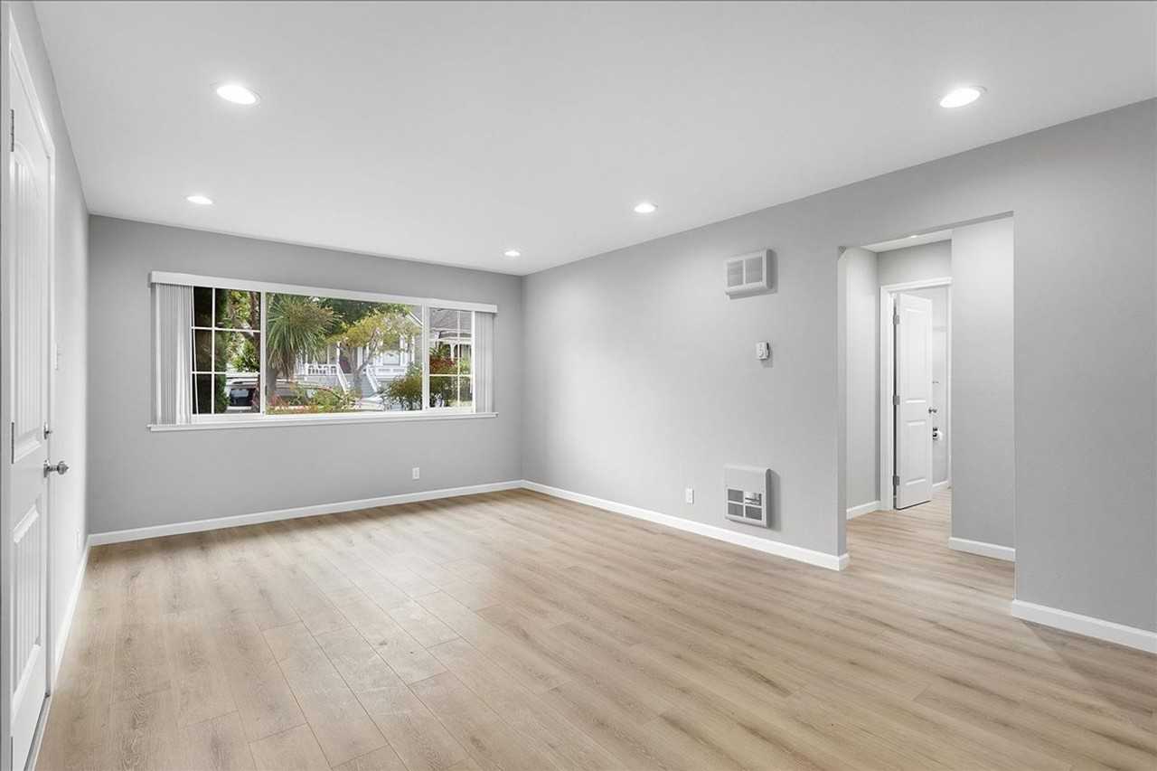 1212 Regent St #B - Photo 3 of 12