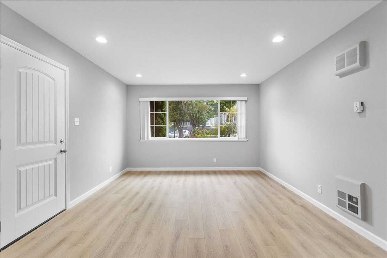 1212 Regent St #B - Photo 4 of 12