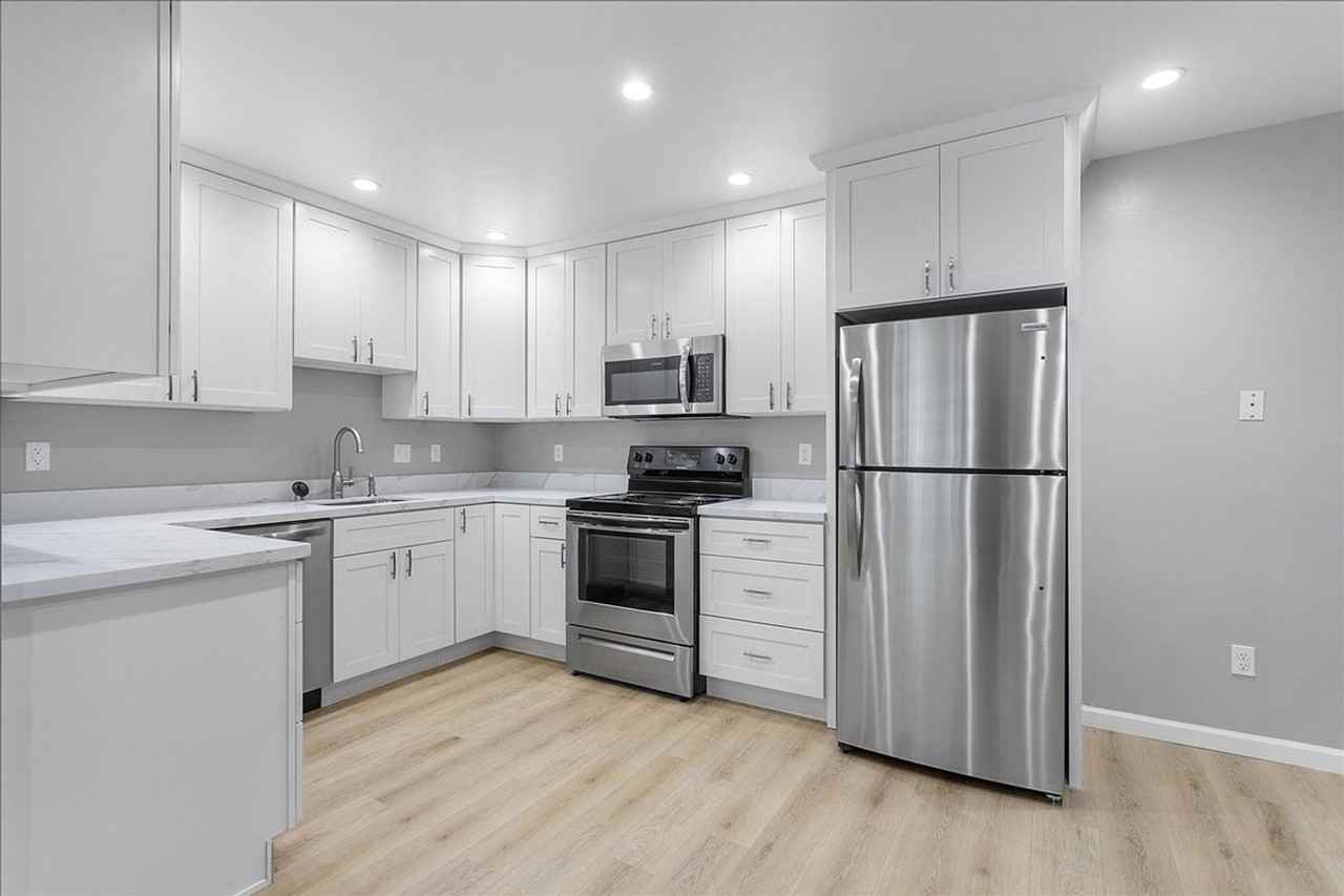 1212 Regent St #B - Photo 6 of 12