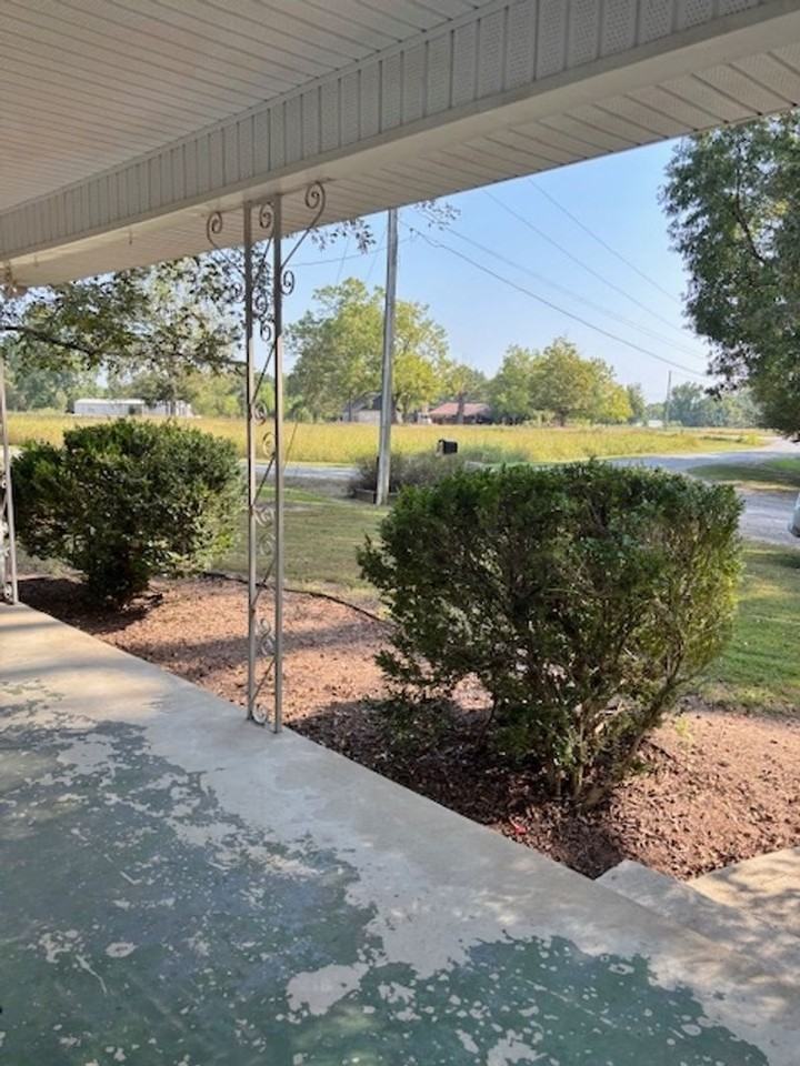 1365 County Road 1669 - Photo 2 of 18