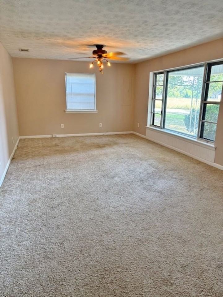 1365 County Road 1669 - Photo 5 of 18