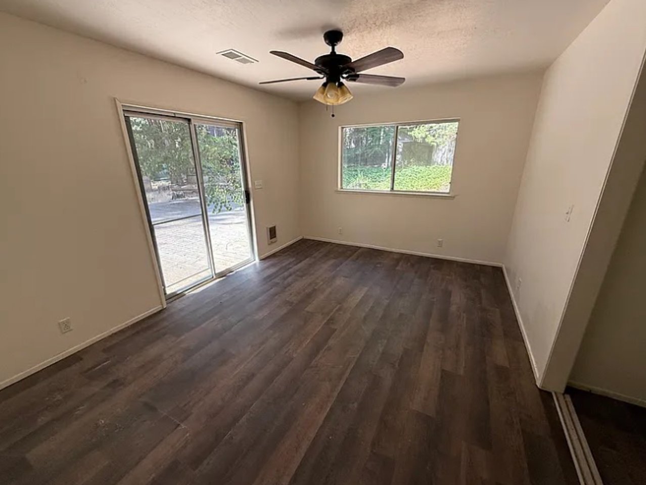 25421 Overland Dr - Photo 3 of 10