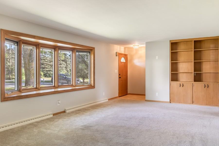 2071 Maple Rd - Photo 2 of 25