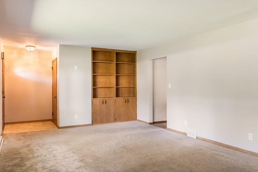 2071 Maple Rd - Photo 3 of 25
