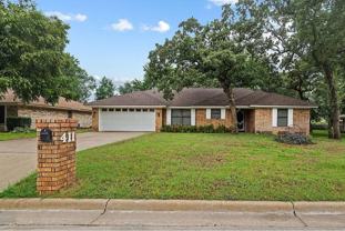 411 Bluebonnet St - Photo 1 of 1