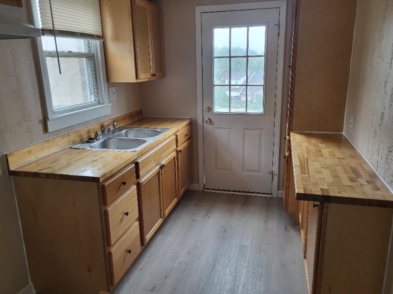 807 Meadow St - Photo 2 of 7