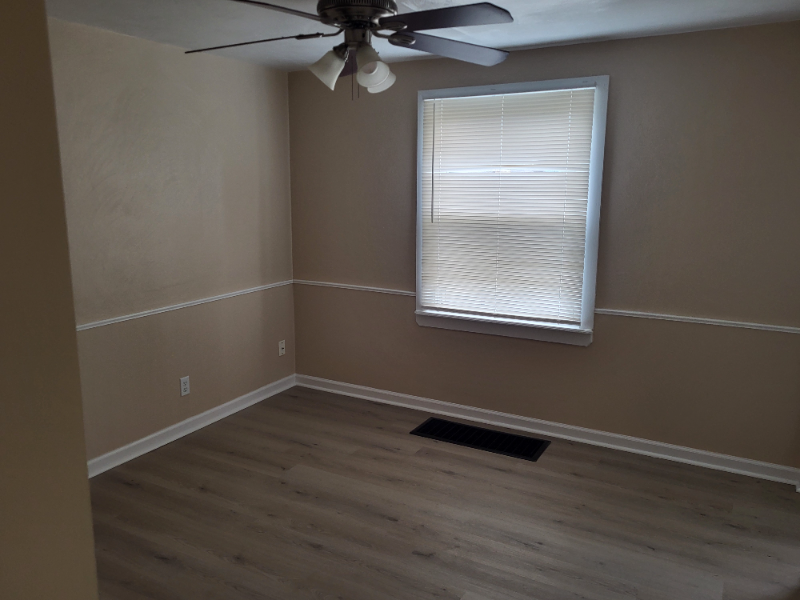 807 Meadow St - Photo 3 of 7