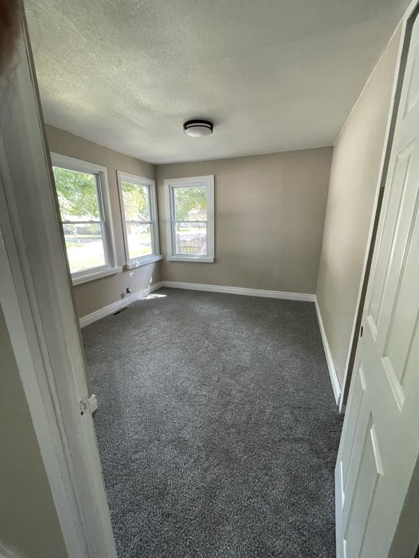 517 S Atchison St - Photo 5 of 11