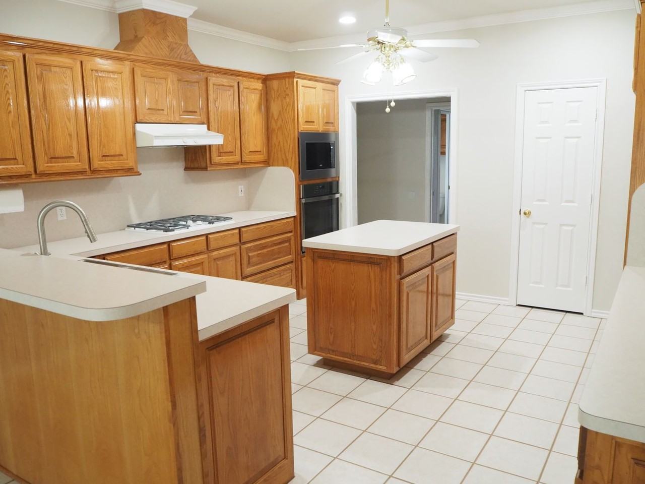 4763 Red Oak Cir - Photo 4 of 34