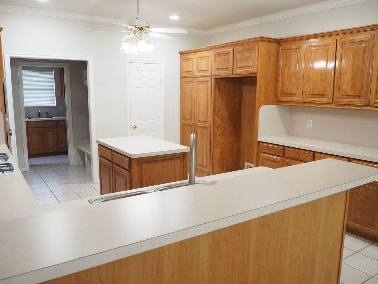 4763 Red Oak Cir - Photo 5 of 34