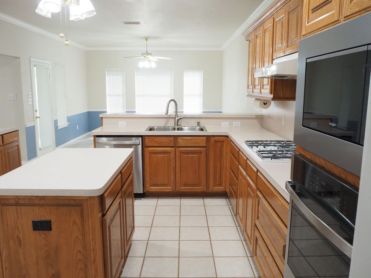 4763 Red Oak Cir - Photo 6 of 34