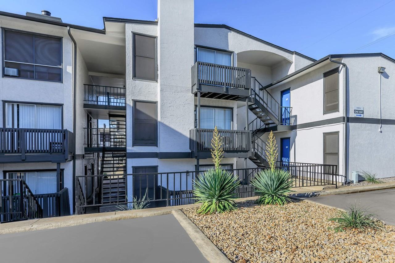 The Ayva at Oaklawn - Photo 2 of 22