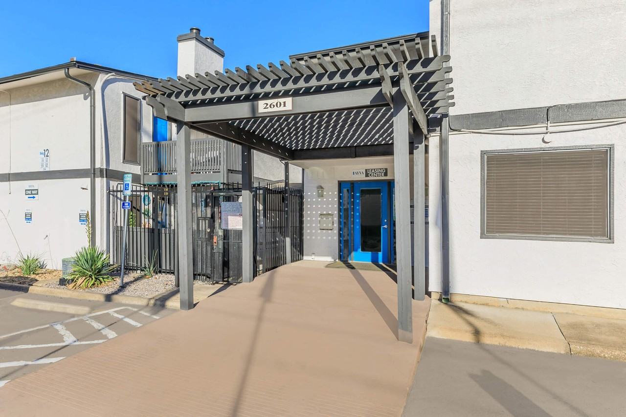 The Ayva at Oaklawn - Photo 3 of 22