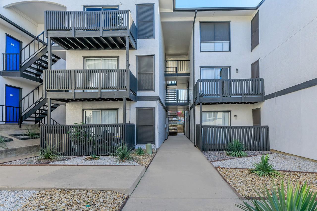 The Ayva at Oaklawn - Photo 4 of 22