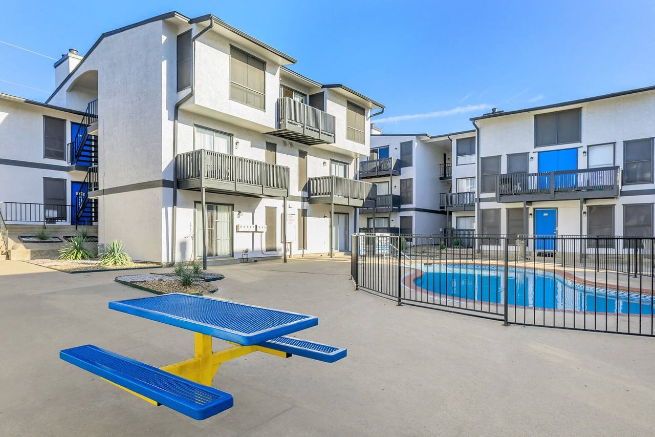 The Ayva at Oaklawn - Photo 7 of 22