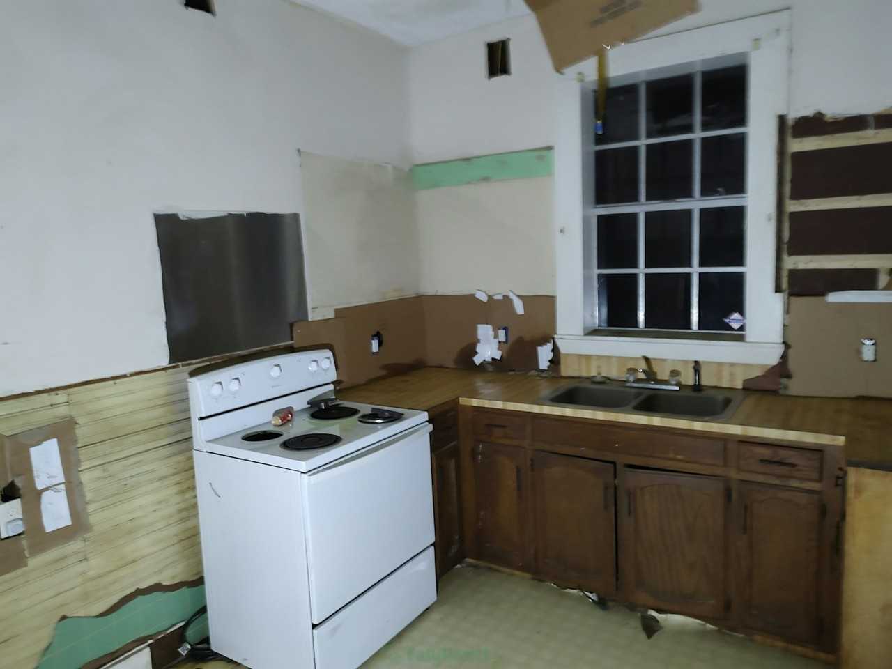 732 Thomas Street - Photo 3 of 8