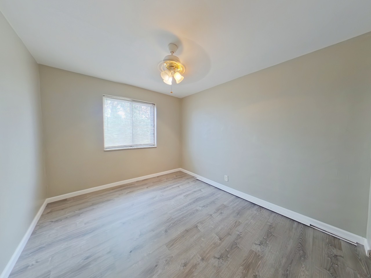 4304 Fairview Avenue - Photo 4 of 7