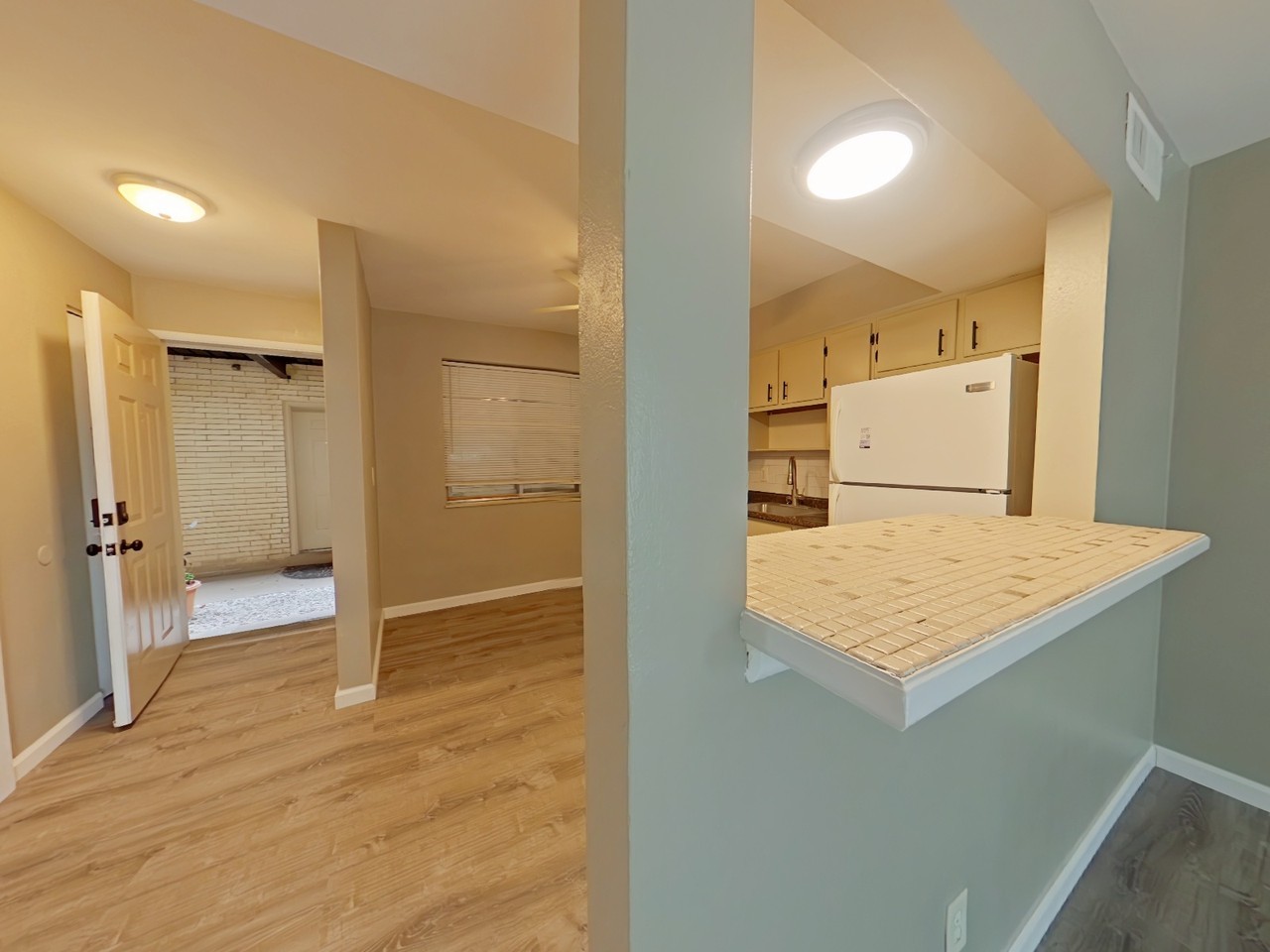 4304 Fairview Avenue - Photo 5 of 7