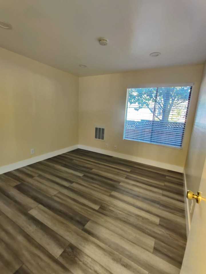 1910 Berryman Street - Photo 5 of 12