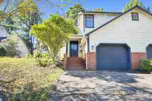 featured image of 52 Lake Shore Dr