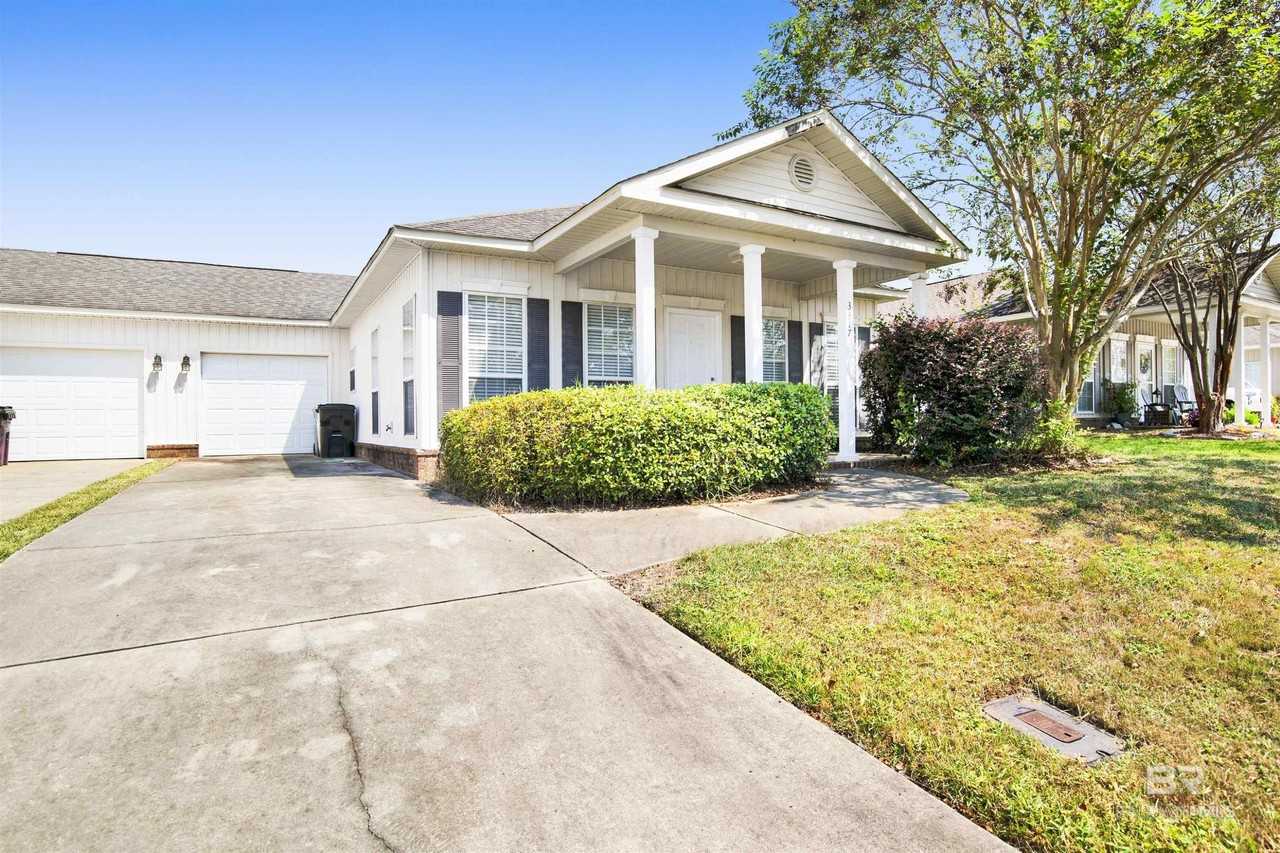 33171 Stables Dr - Photo 3 of 29