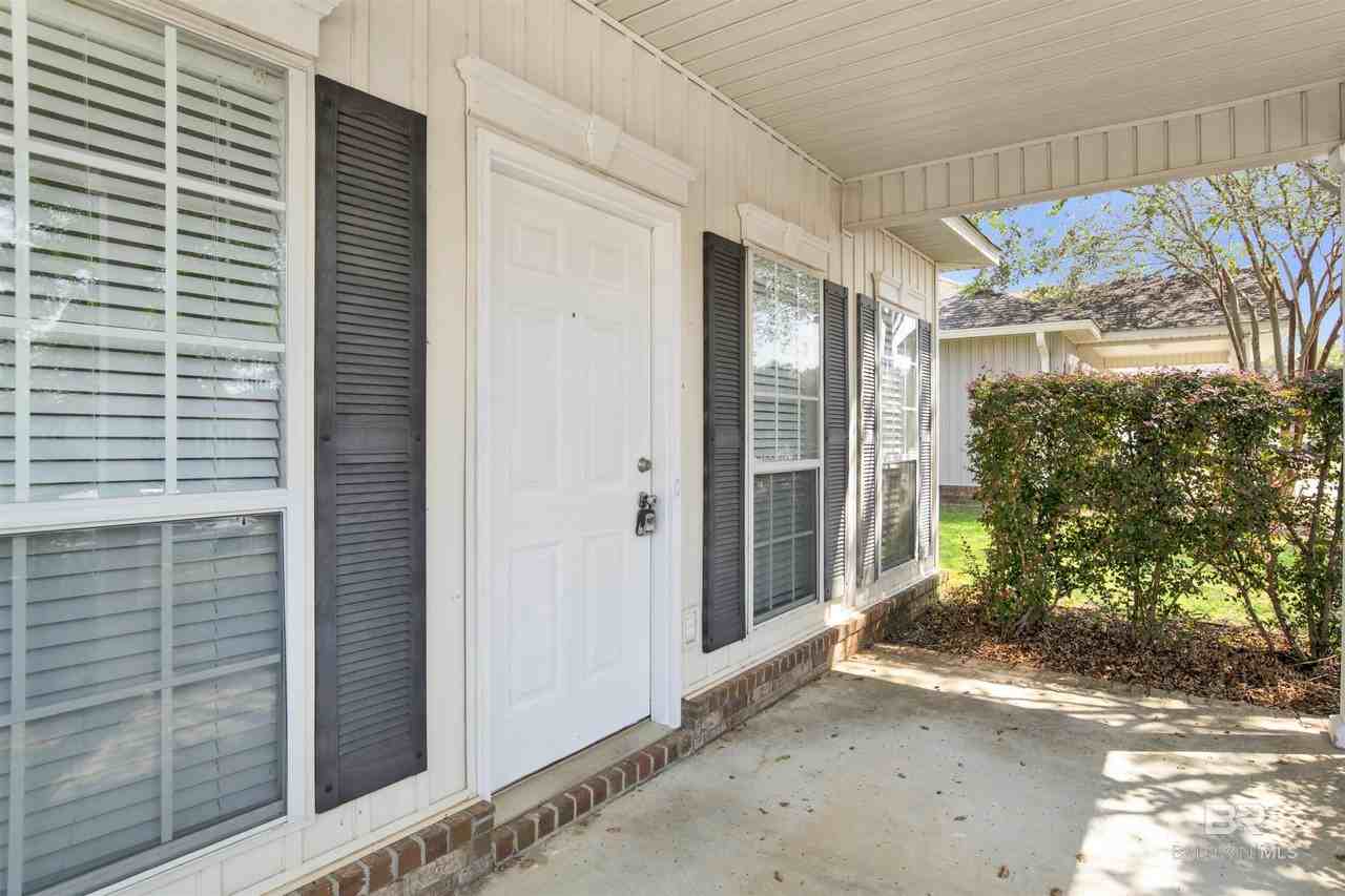 33171 Stables Dr - Photo 5 of 29