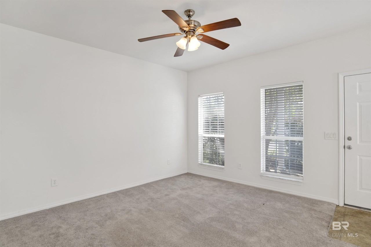 33171 Stables Dr - Photo 7 of 29