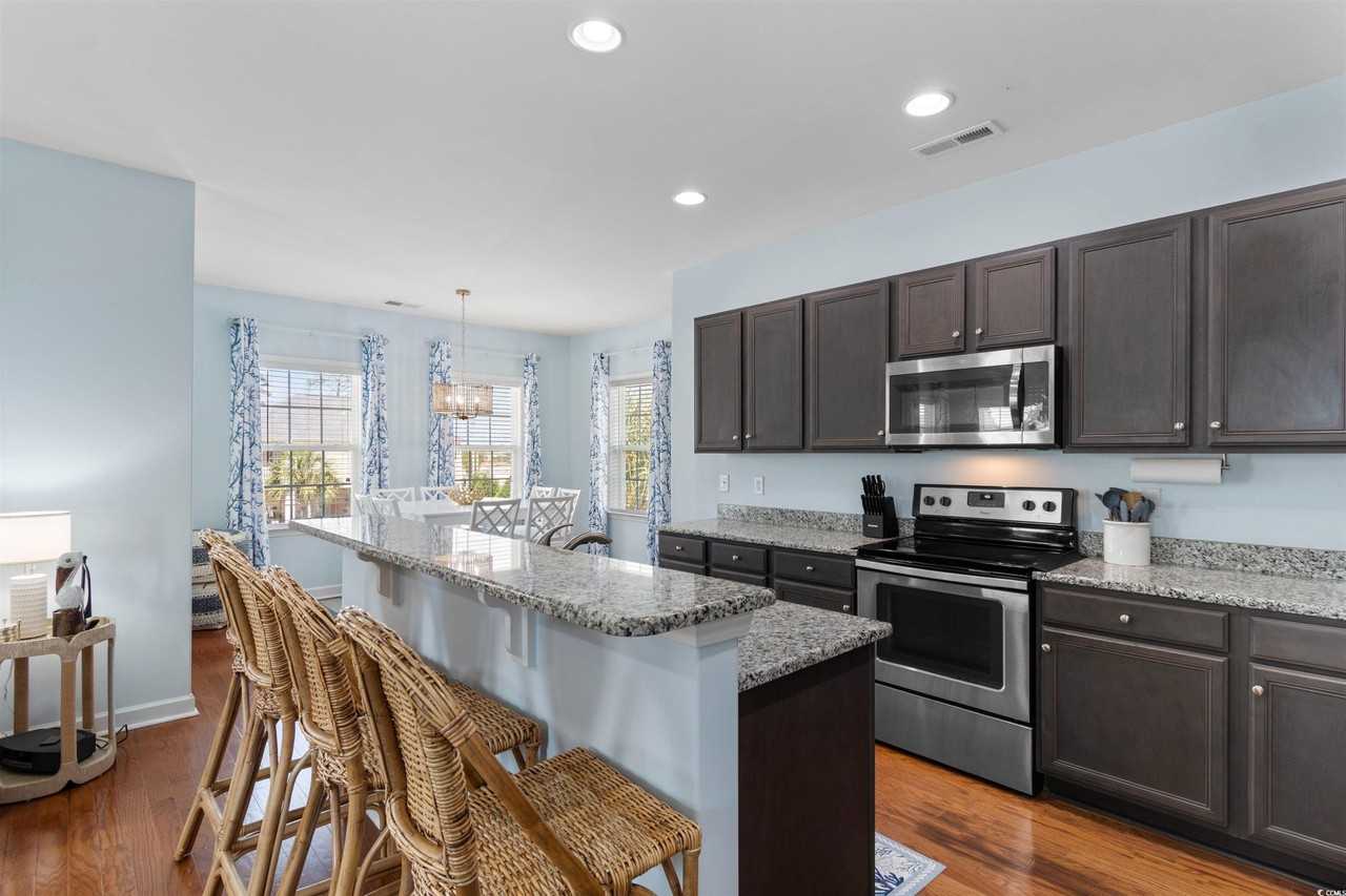 911 Ocean Pines Ct - Photo 4 of 36