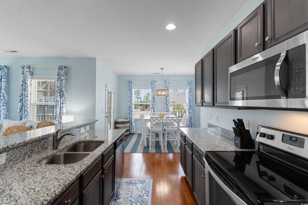 911 Ocean Pines Ct - Photo 5 of 36