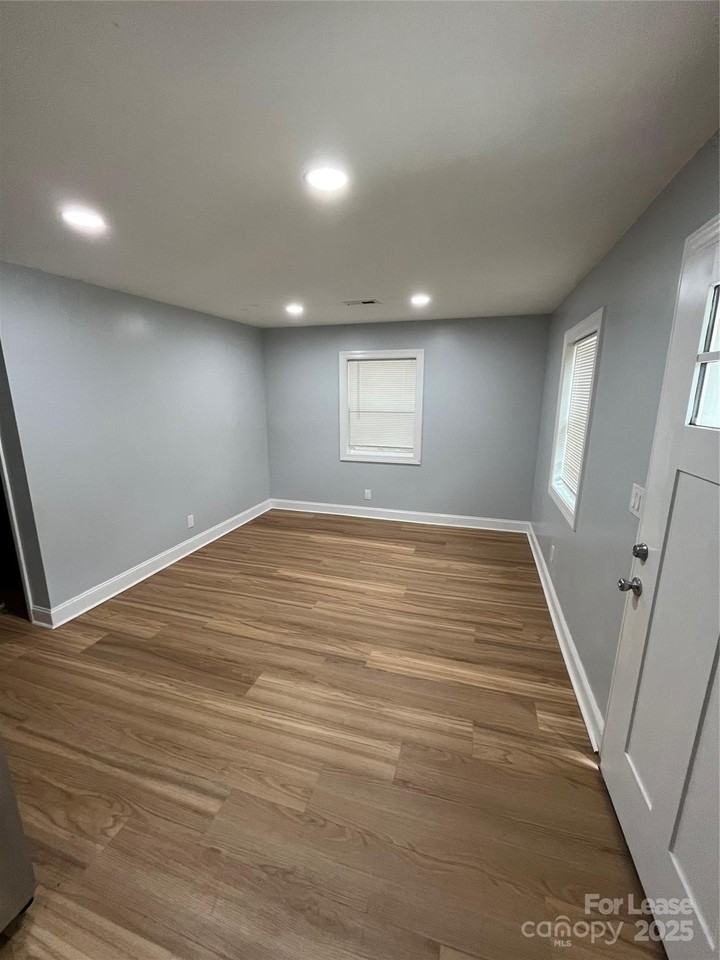 2617 Dundeen St - Photo 3 of 7