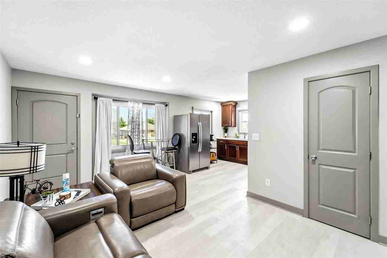5327 Jennifer Dr - Photo 3 of 15