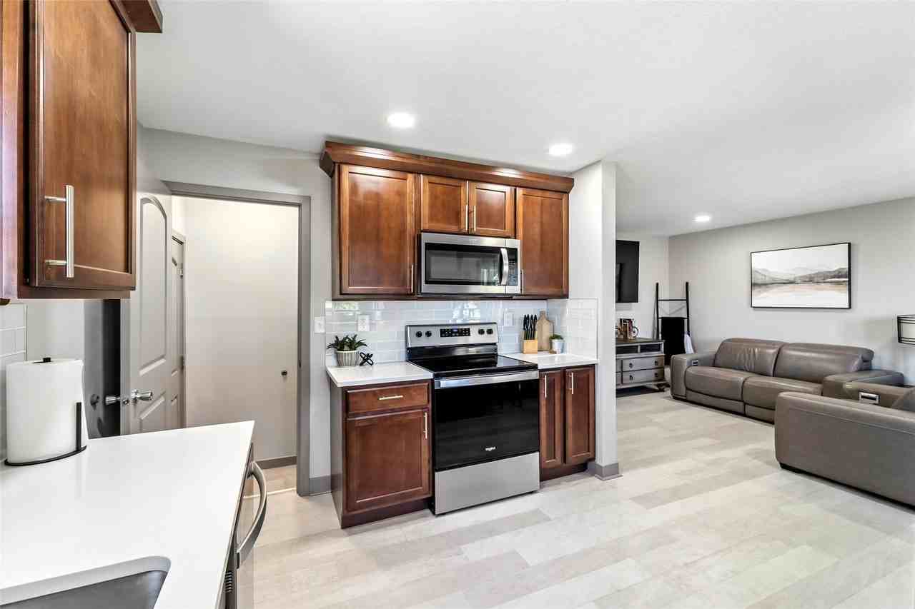 5327 Jennifer Dr - Photo 5 of 15