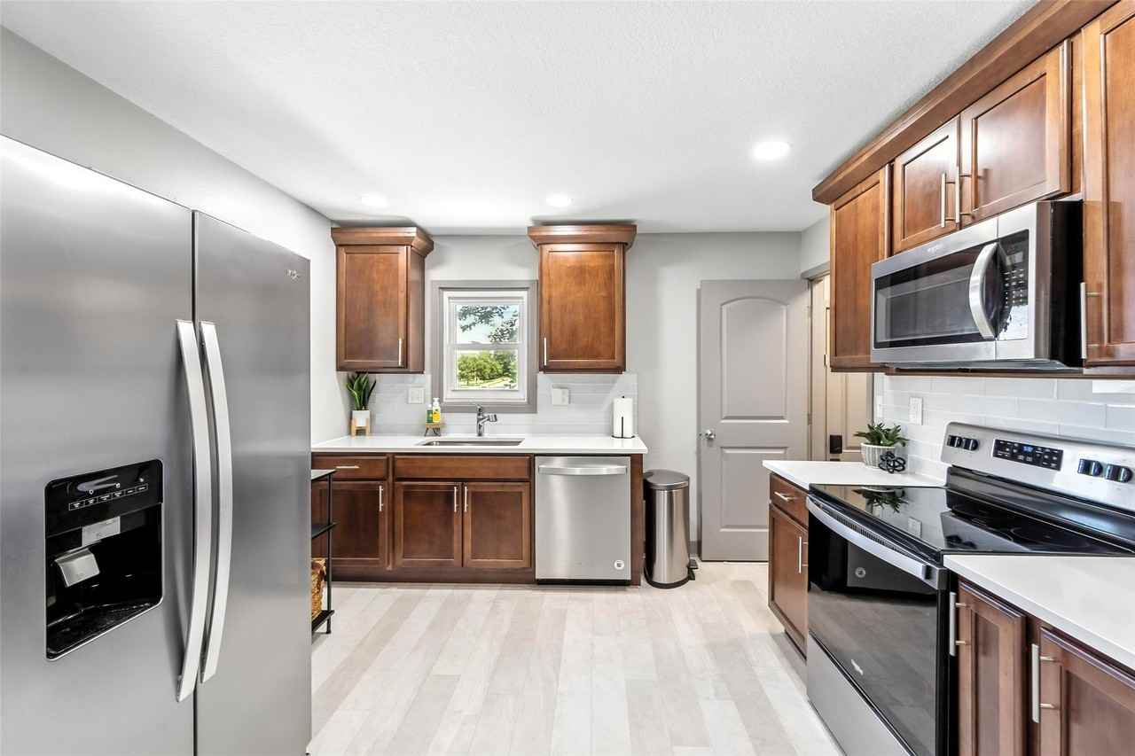 5327 Jennifer Dr - Photo 6 of 15