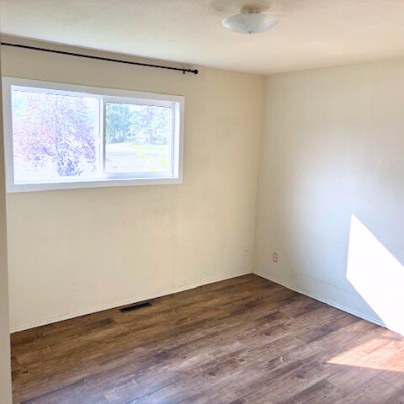 11013 102 St - Photo 3 of 6