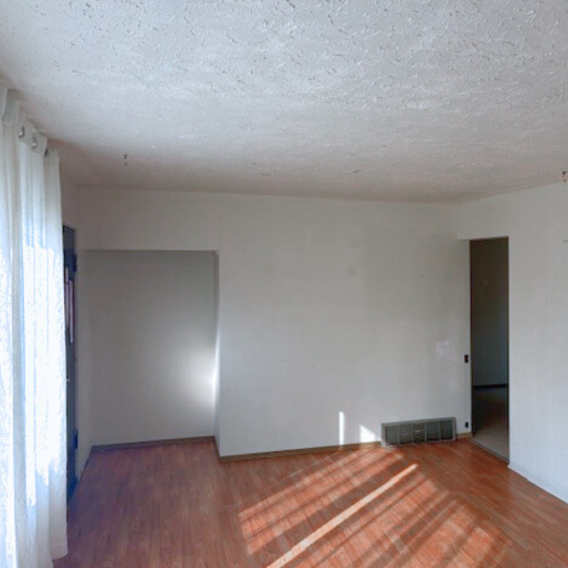 11013 102 St - Photo 4 of 6