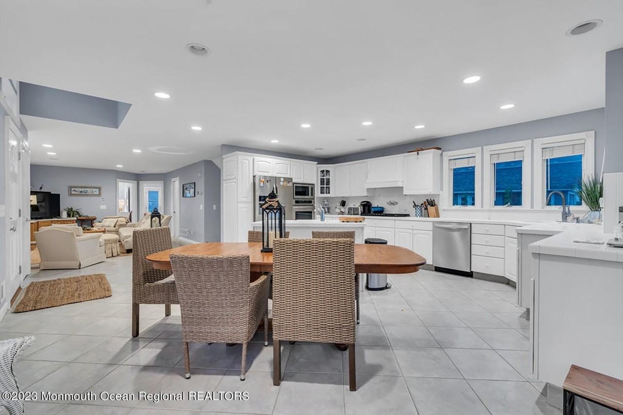 28 1st Ave - Photo 4 of 34