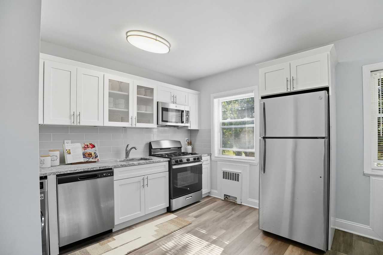 Eagle Rock Apartments at Huntington Station - Photo 4 of 16