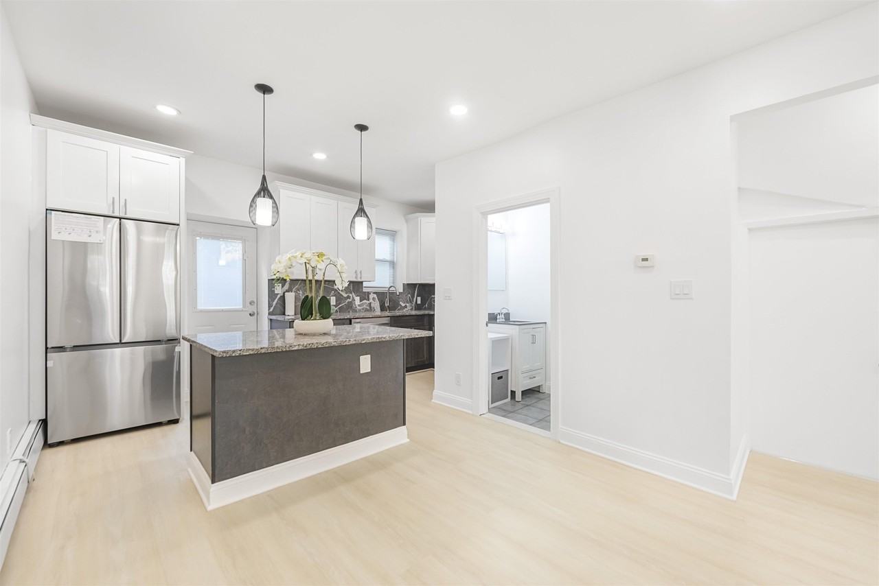 803 West St - Photo 6 of 34