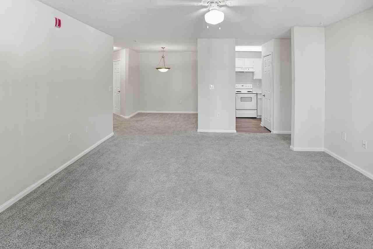 Crescent Pointe Apartments - Photo 7 of 21