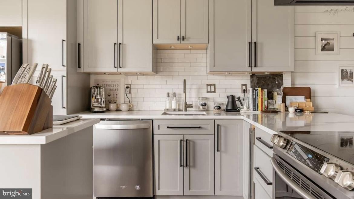 114 Roberts Ln - Photo 4 of 21