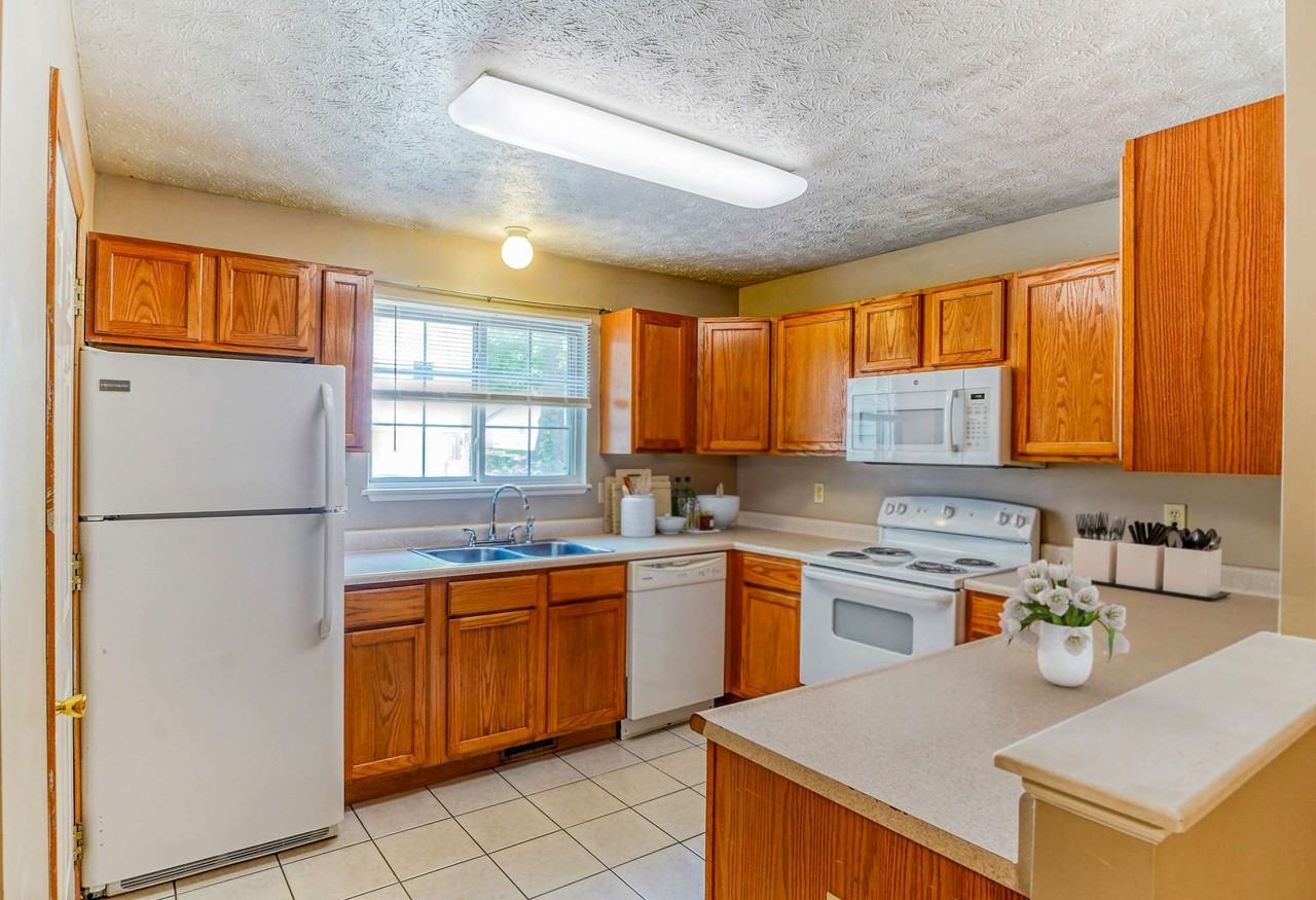 2196 SR 26 W - Photo 3 of 10