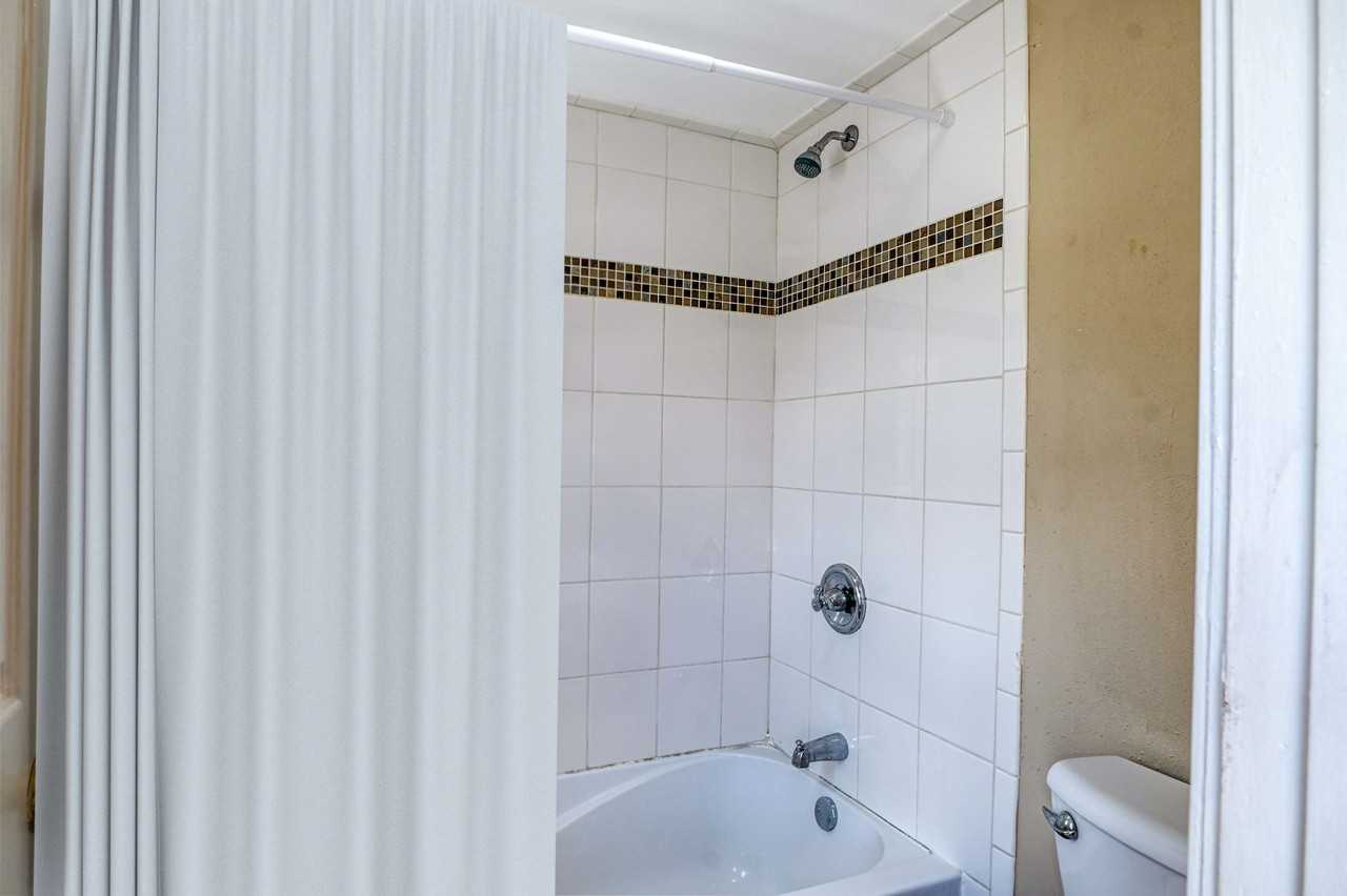 2324 Northwestern Avenue - Photo 7 of 10