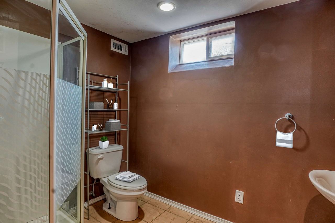 2324 Northwestern Avenue - Photo 6 of 10