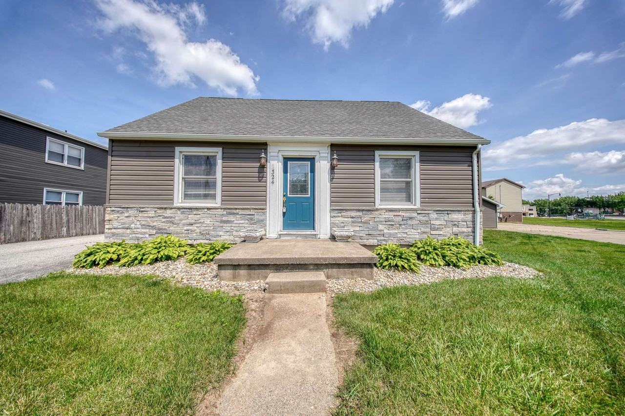 2324 Northwestern Avenue - Photo 4 of 10