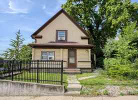 featured image of 99 E Wood St