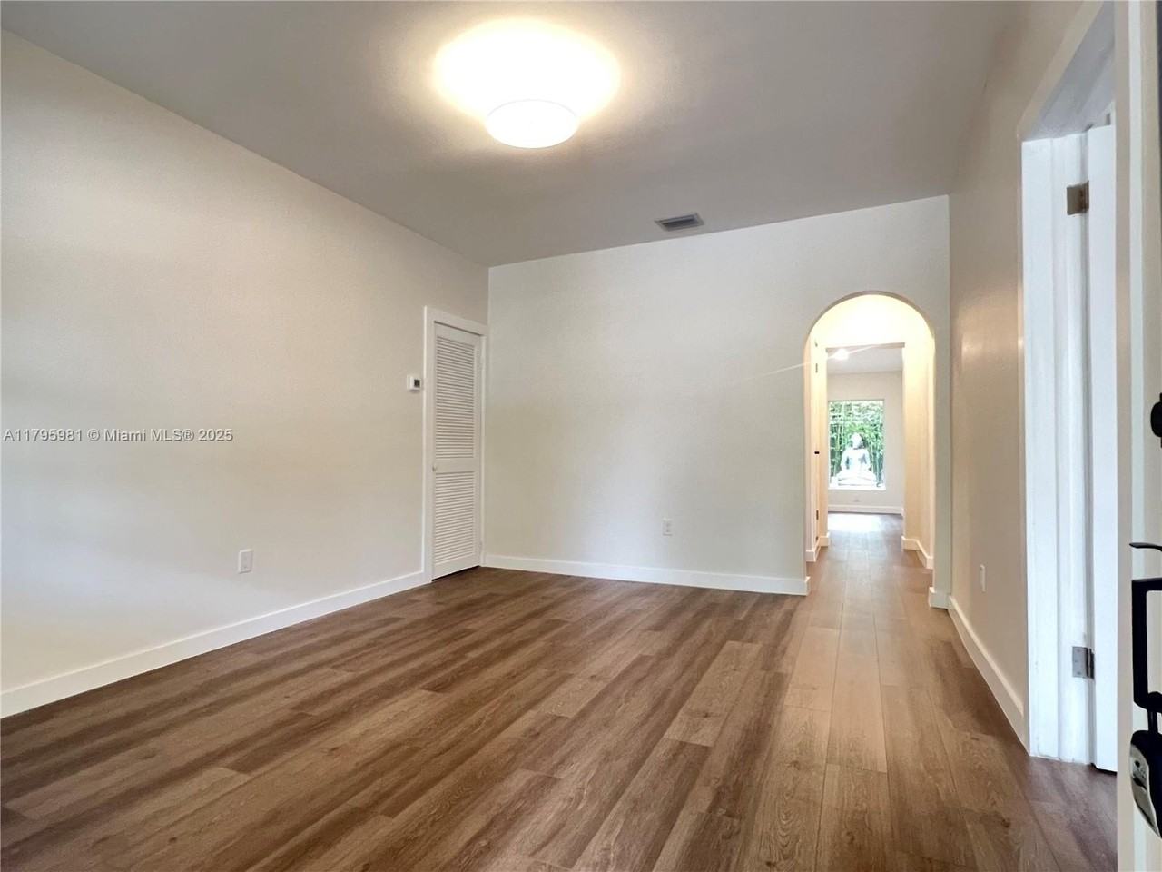 315 Ne 110th St #2 - Photo 4 of 31