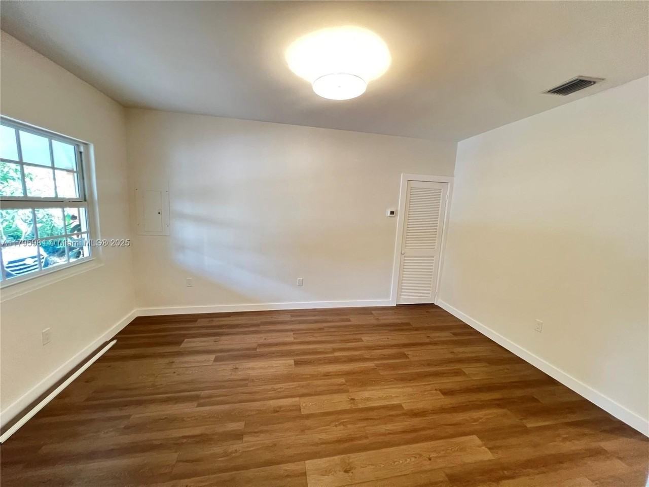 315 Ne 110th St #2 - Photo 6 of 31