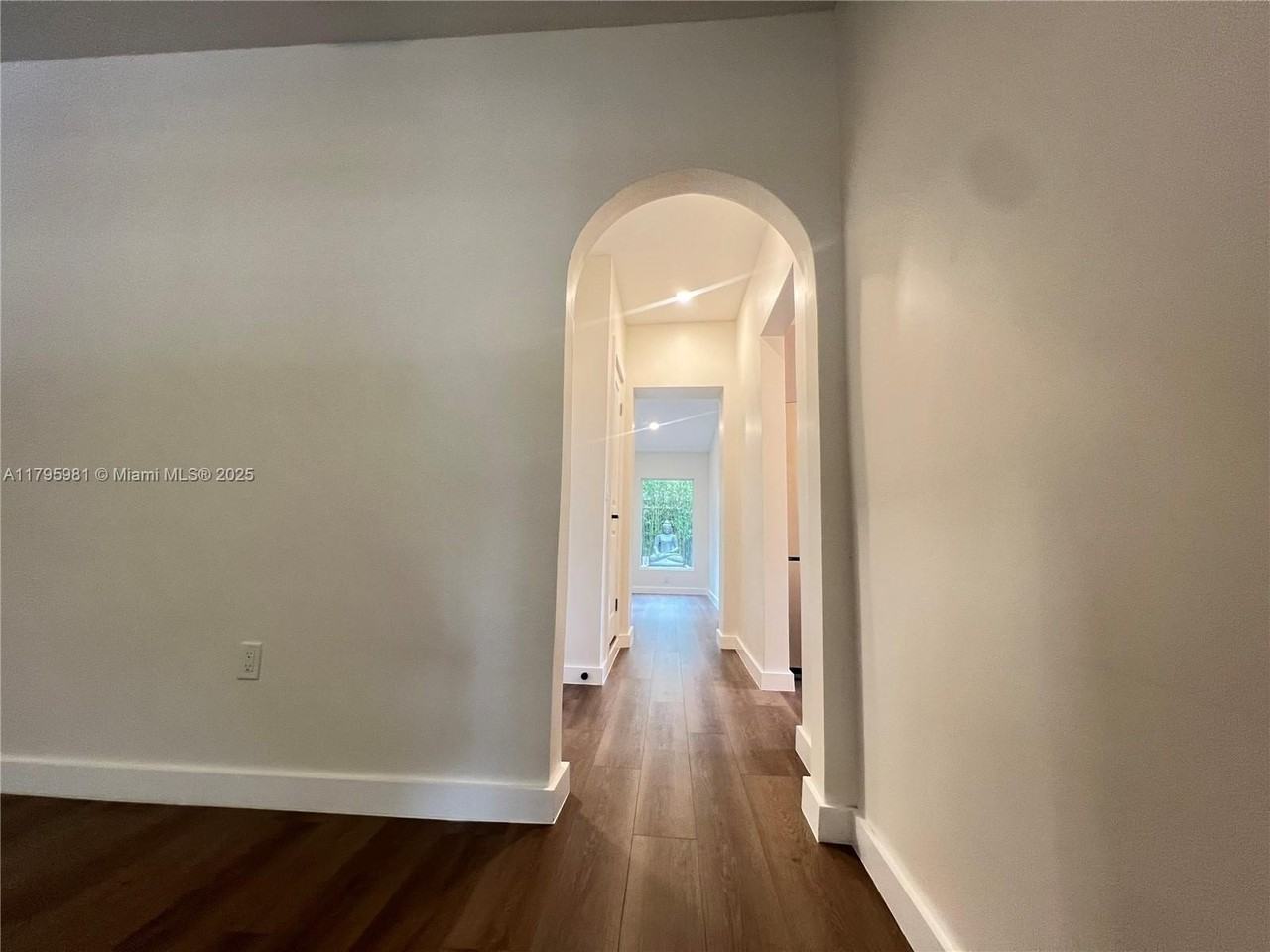 315 Ne 110th St #2 - Photo 7 of 31