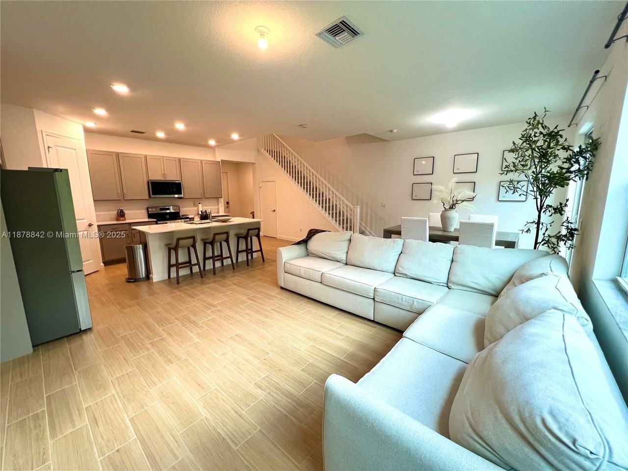 9045 Zevon Ct - Photo 5 of 8